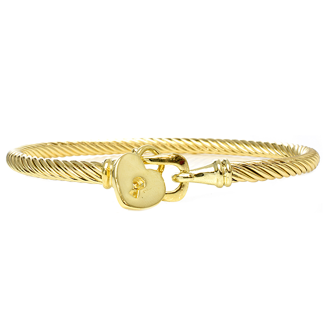 Gold Bracelet Adorned with a Heart Charm